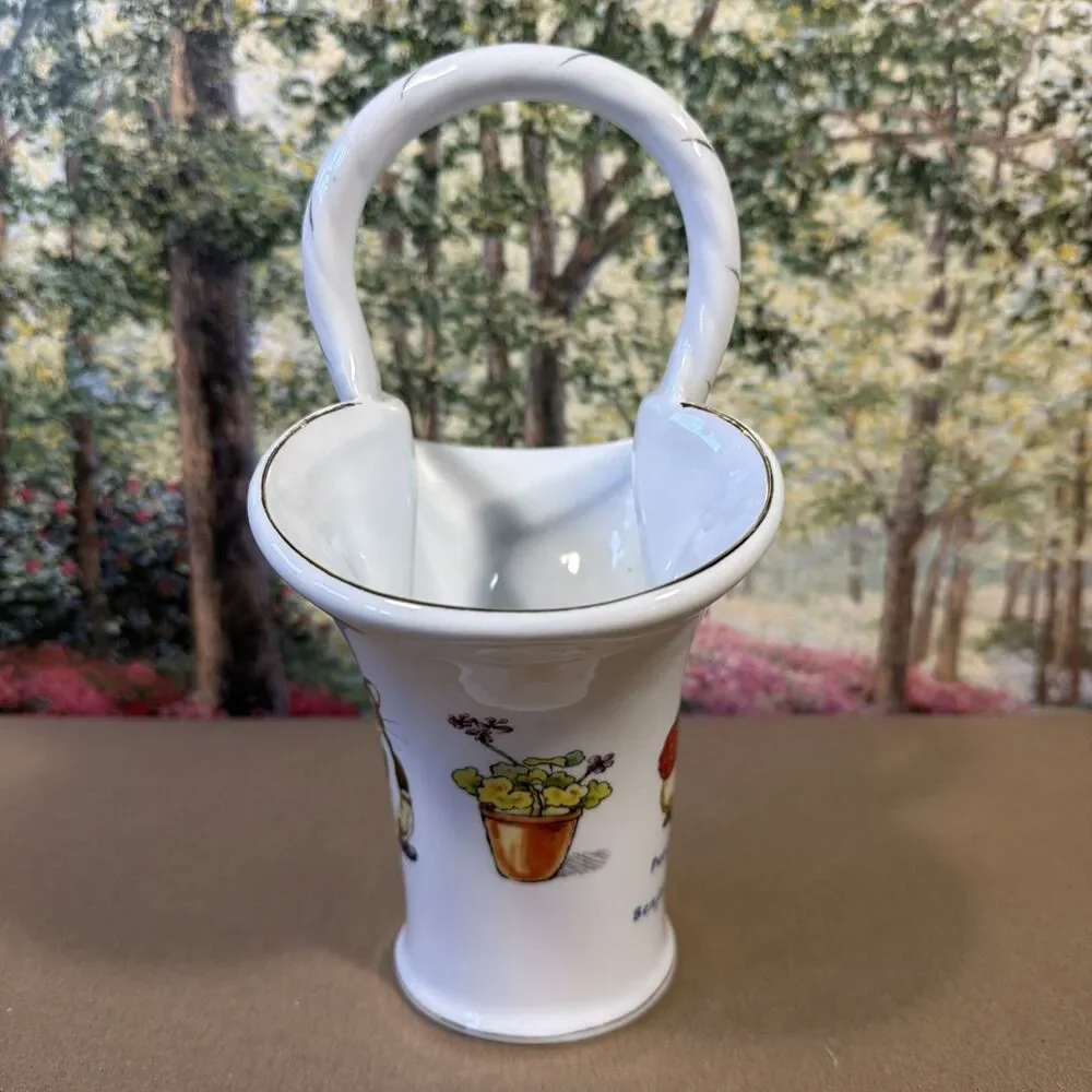 The World of Beatrix Potter Peter Rabbit and Benjamin Bunny 2002 Basket Vase EUC